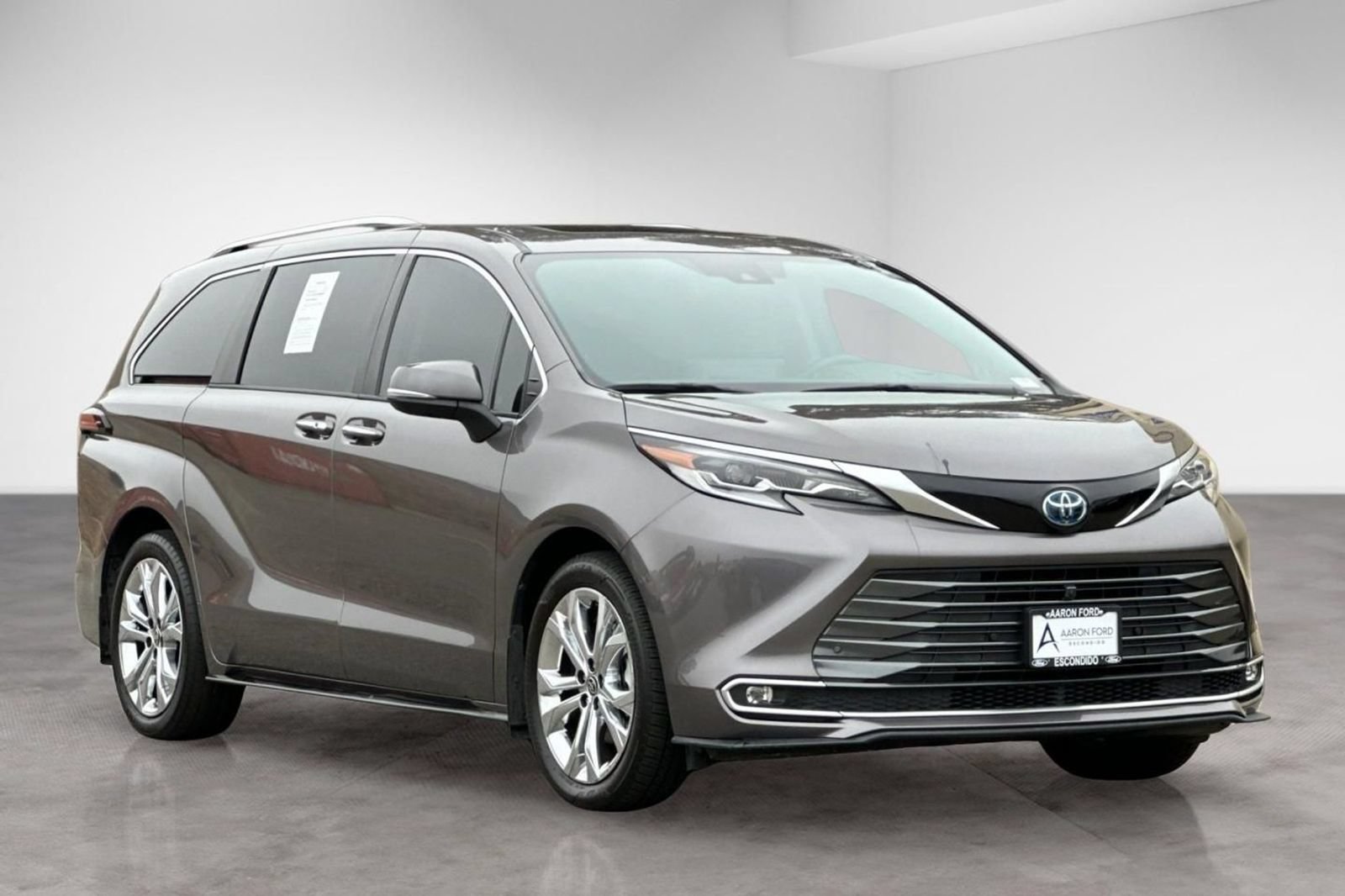 Used 2023 Toyota Sienna Platinum FWD image 8