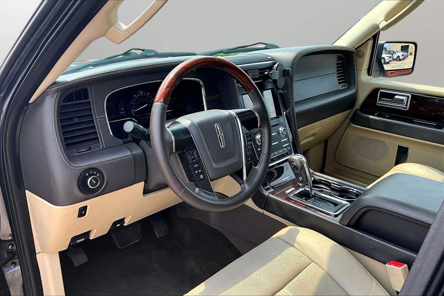 Used 2015 Lincoln Navigator 4WD w/ Equipment Group 101A Reserve image 21