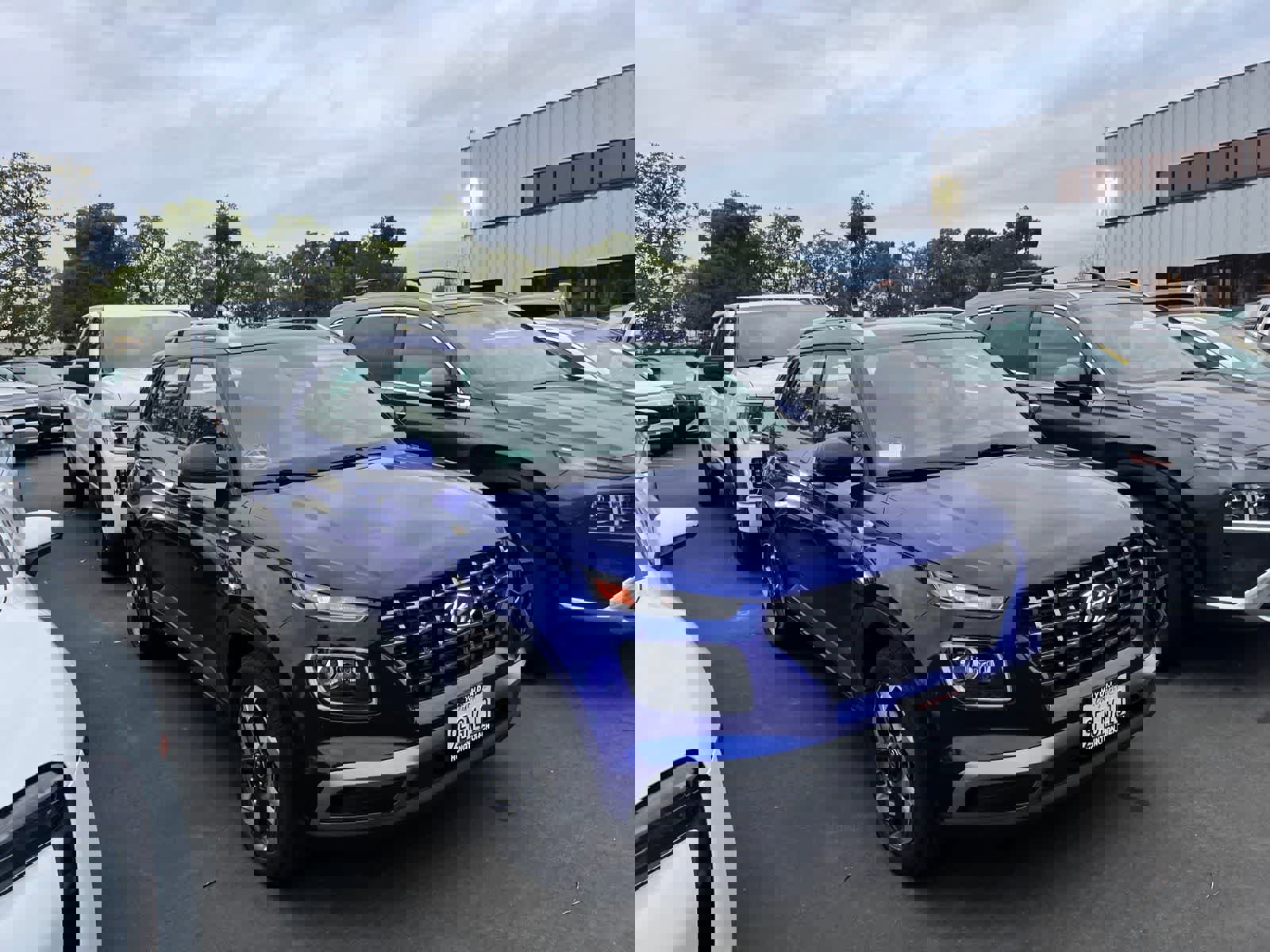 Used 2023 Hyundai Venue Limited image 2