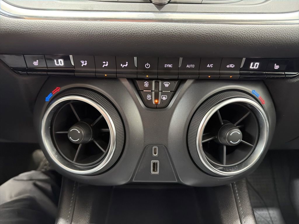 Used 2020 Chevrolet Blazer LT image 23