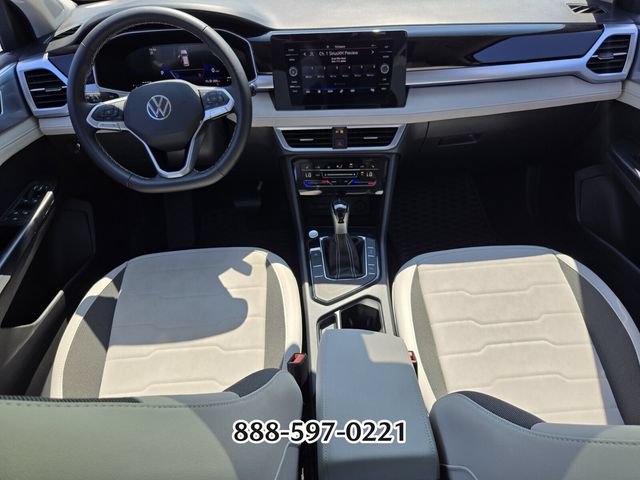 Certified 2025 Volkswagen Taos SE FWD image 14