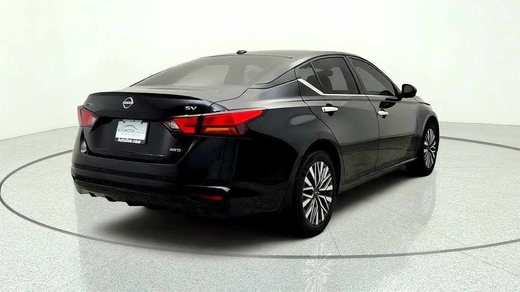 Used 2024 Nissan Altima 2.5 SV AWD/4WD image 5