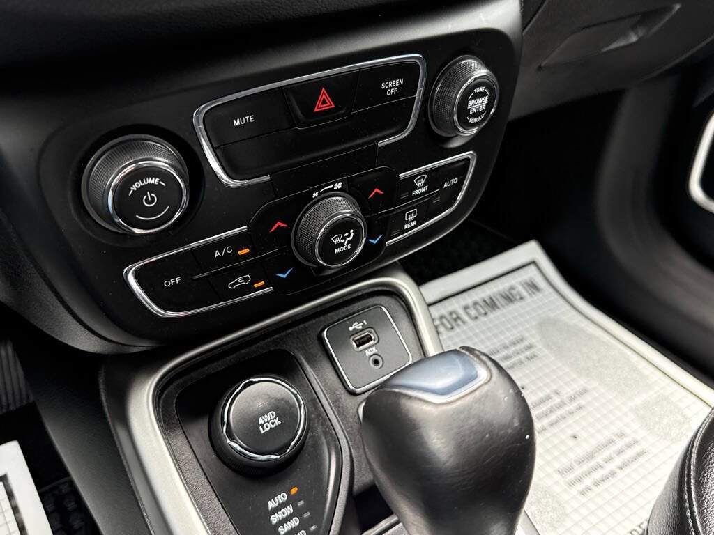 Used 2020 Jeep Compass Latitude w/ Cold Weather Group image 23