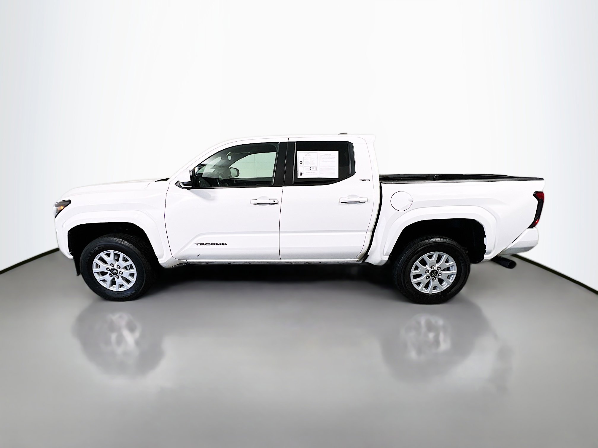 Used 2025 Toyota Tacoma SR5 image 9