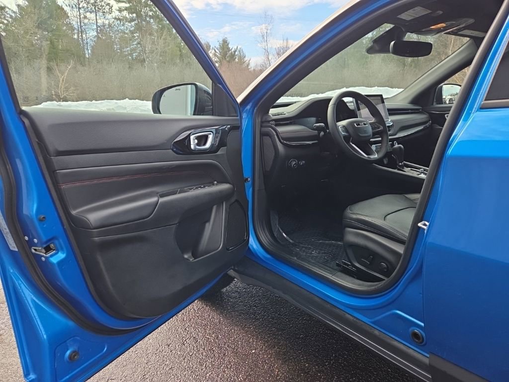 Used 2024 Jeep Compass Trailhawk w/ Trailhawk Elite Group image 9