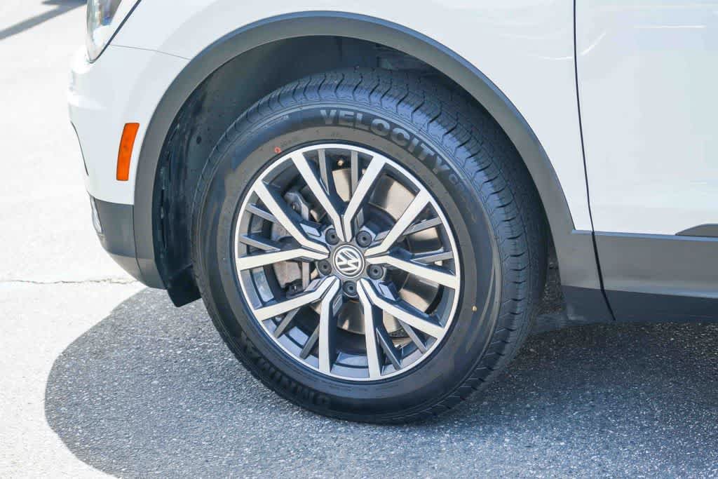 Used 2019 Volkswagen Tiguan SE w/ Panoramic Sunroof Package FWD image 9