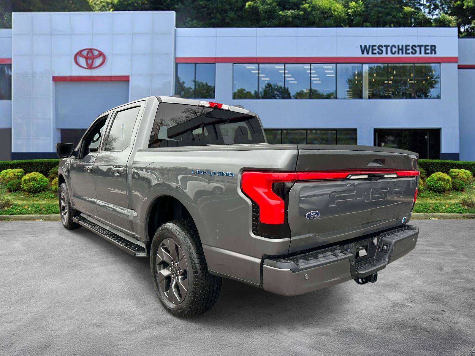 Used 2023 Ford F150 Lightning Lariat image 6