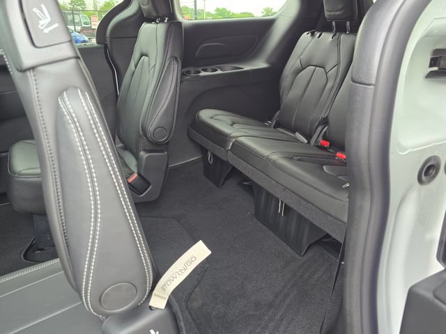 New 2027 Chrysler Pacifica LX FWD image 33