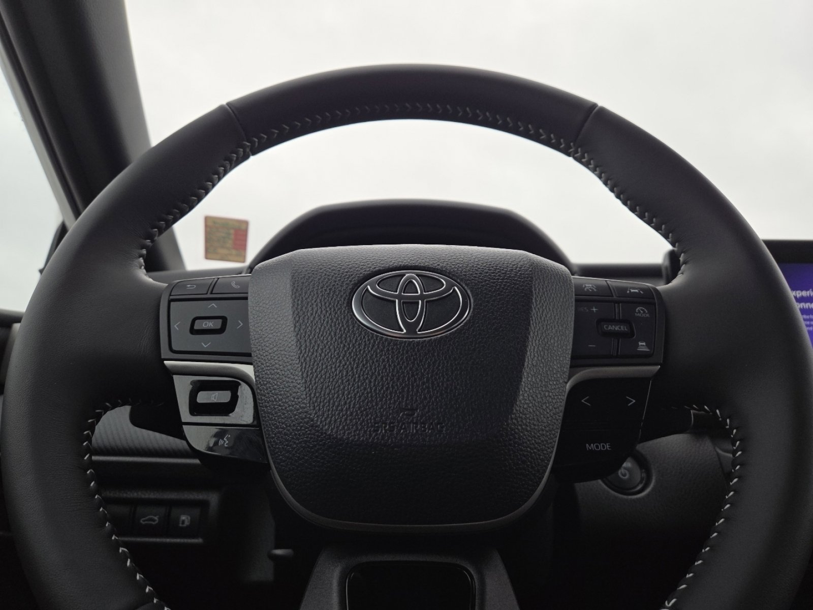 Used 2025 Toyota Camry SE w/ Convenience Package image 25