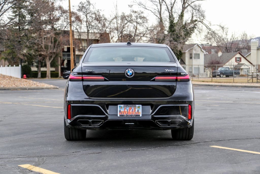 Used 2025 BMW 760i xDrive w/ Executive Package AWD/4WD image 4