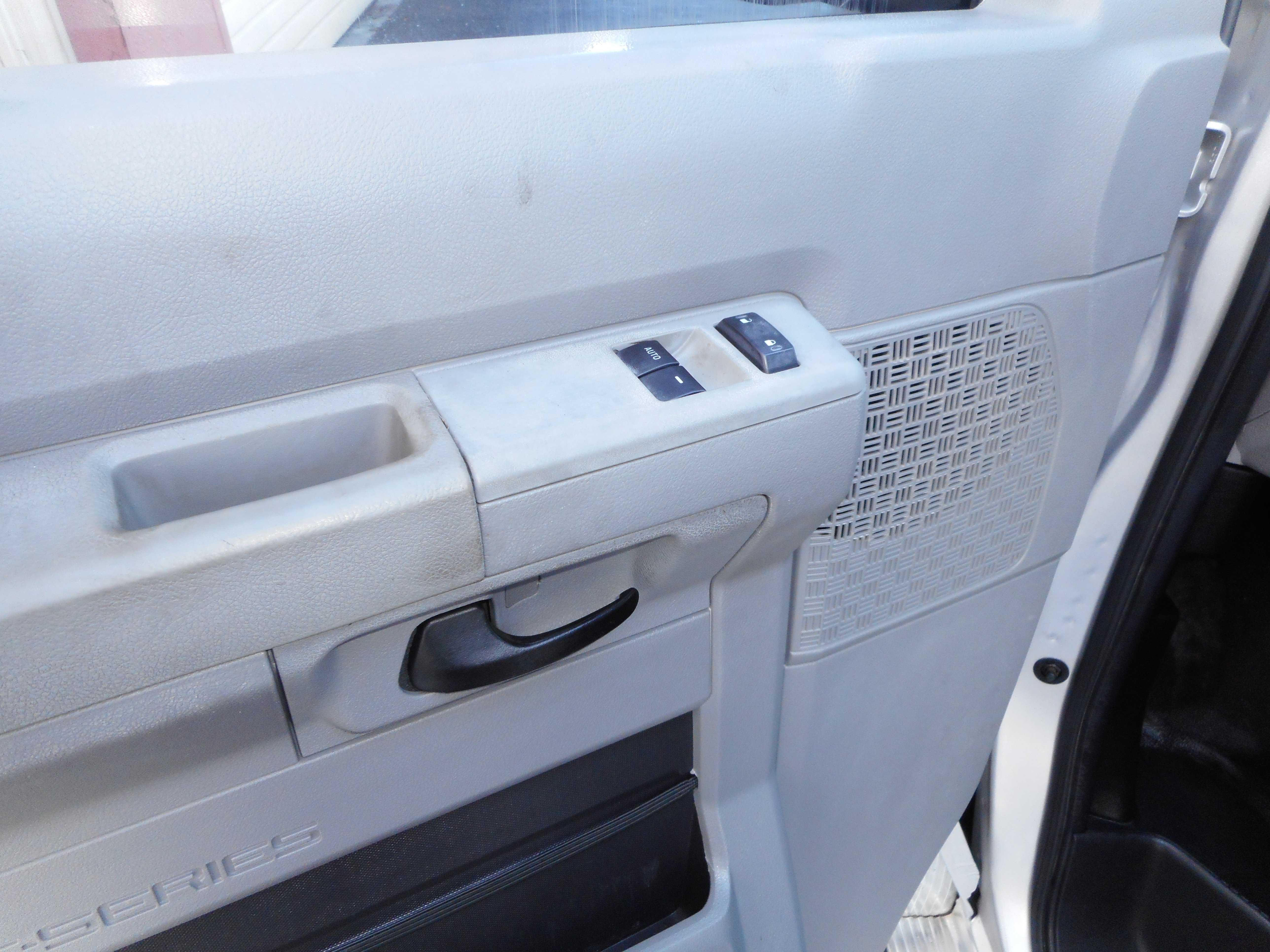 Used 2012 Ford E-350 and Econoline 350 XL w/ PWR Windows & Locks Group image 15