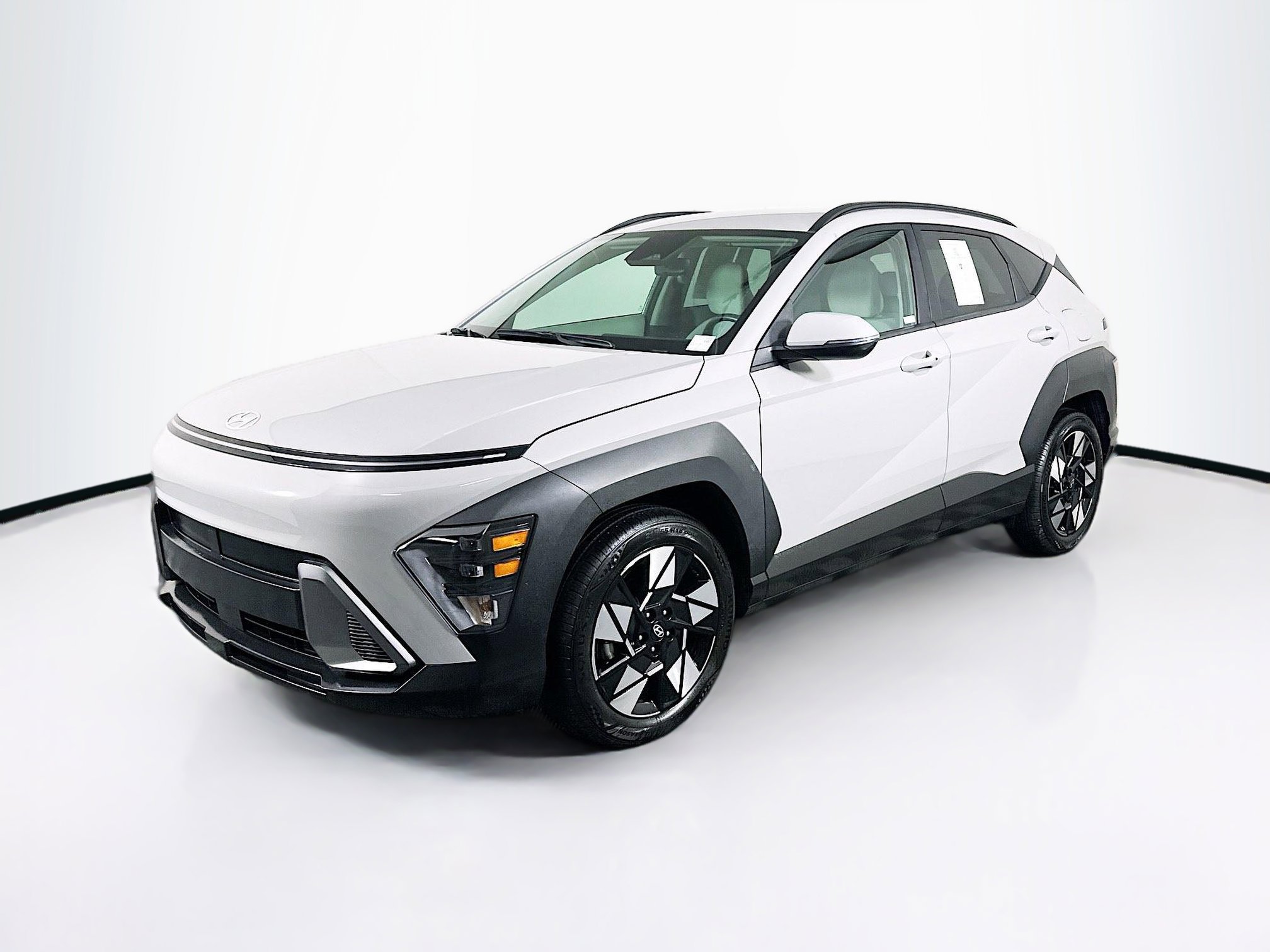 Used 2025 Hyundai Kona SEL image 3