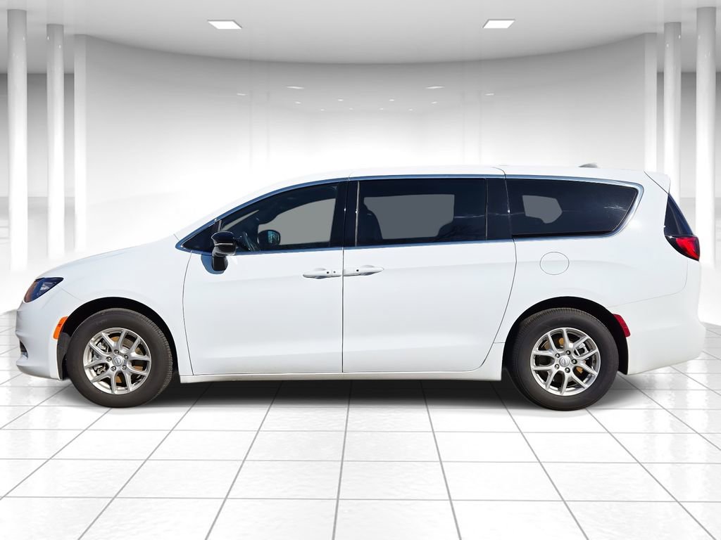 Used 2026 Chrysler Voyager LX image 6