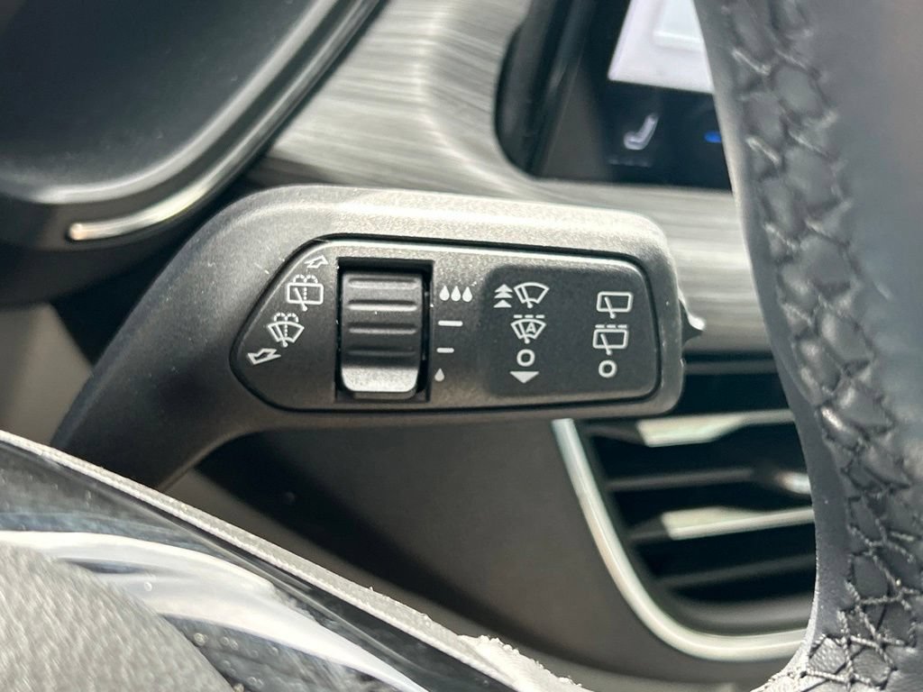 Used 2023 Ford Escape Platinum AWD/4WD image 28