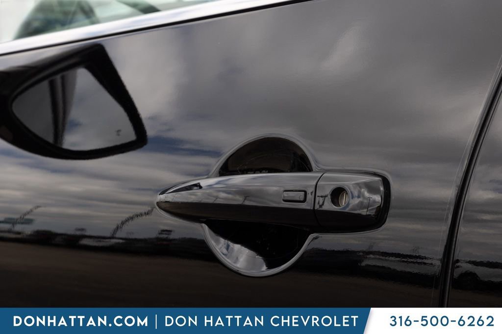 Used 2025 Nissan Pathfinder SV FWD image 33