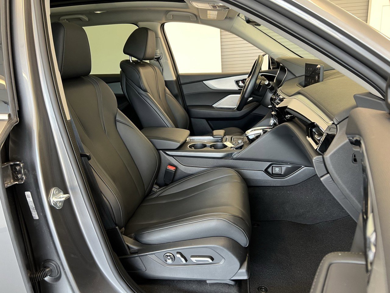 Used 2023 Acura MDX SH-AWD image 44