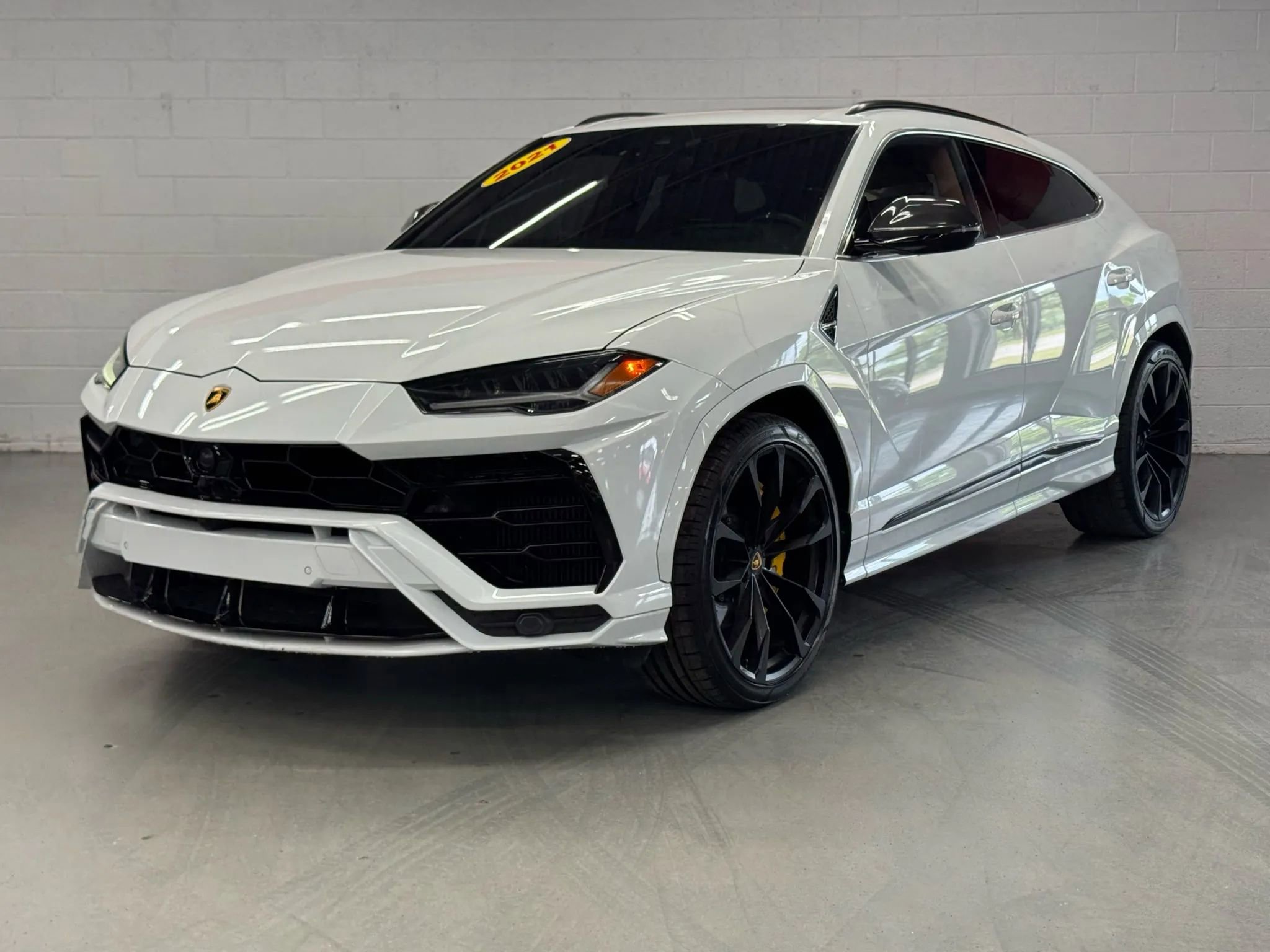 Used 2021 Lamborghini Urus image 2