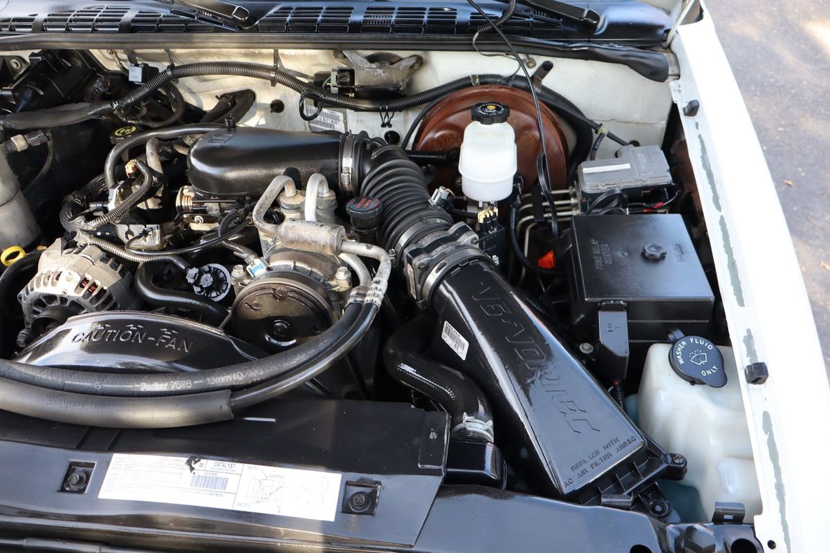 Used 2000 GMC Sonoma SL w/ Cold-Climate Pkg image 29