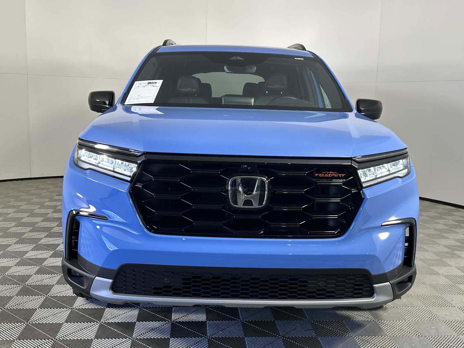 Used 2025 Honda Pilot TrailSport image 3