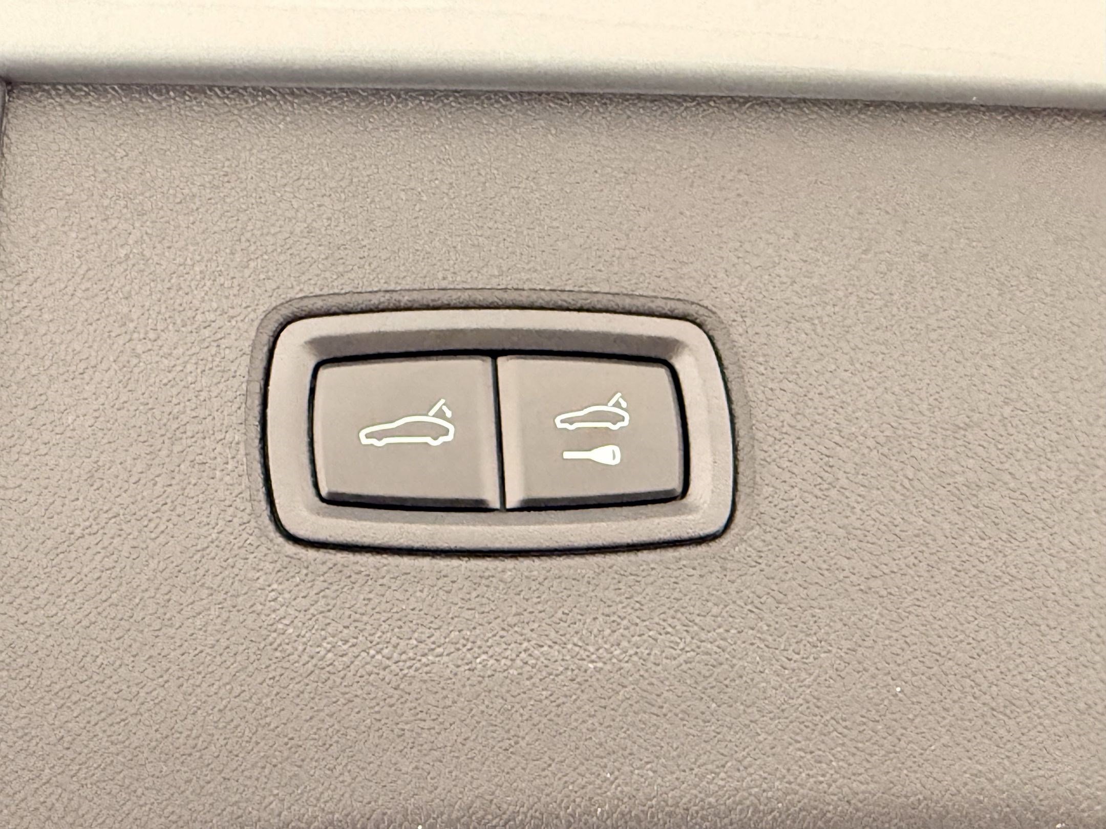 Used 2025 Porsche Cayenne image 33