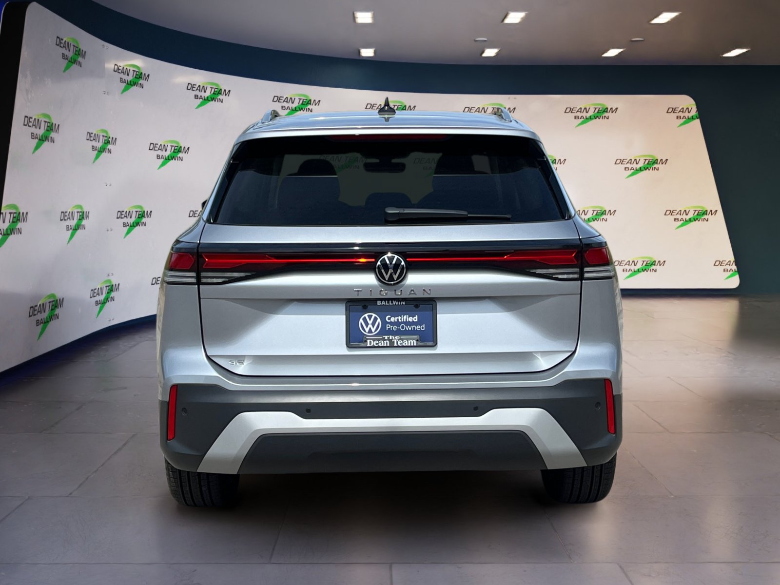 Certified 2025 Volkswagen Tiguan SE FWD image 7