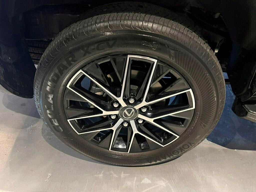 Used 2025 Lexus GX 550 PremiumPlus/TrafficAssist/Blac w/ Accessory Package (31) image 12