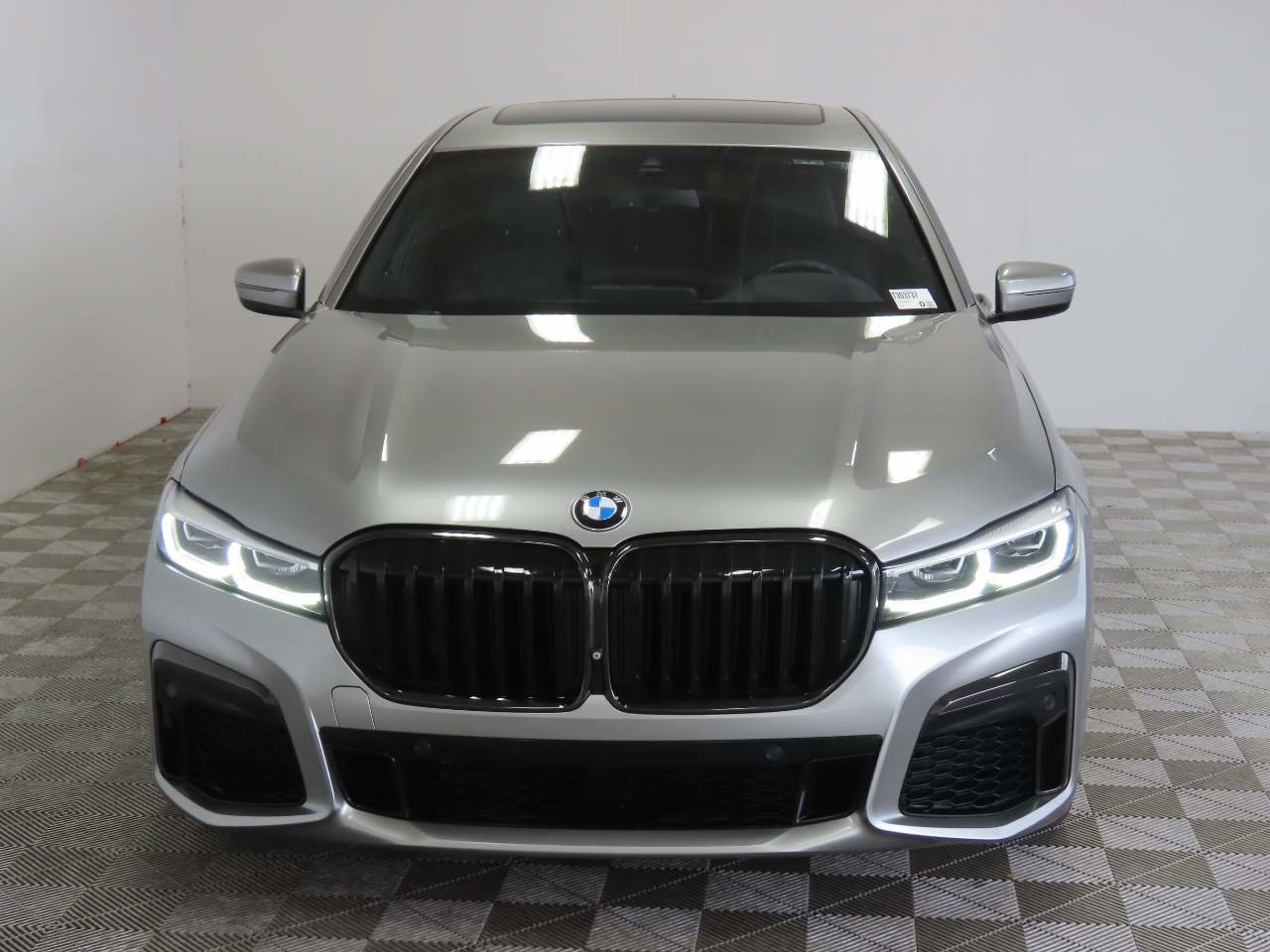 Used 2021 BMW 740i w/ M Sport Package RWD image 2