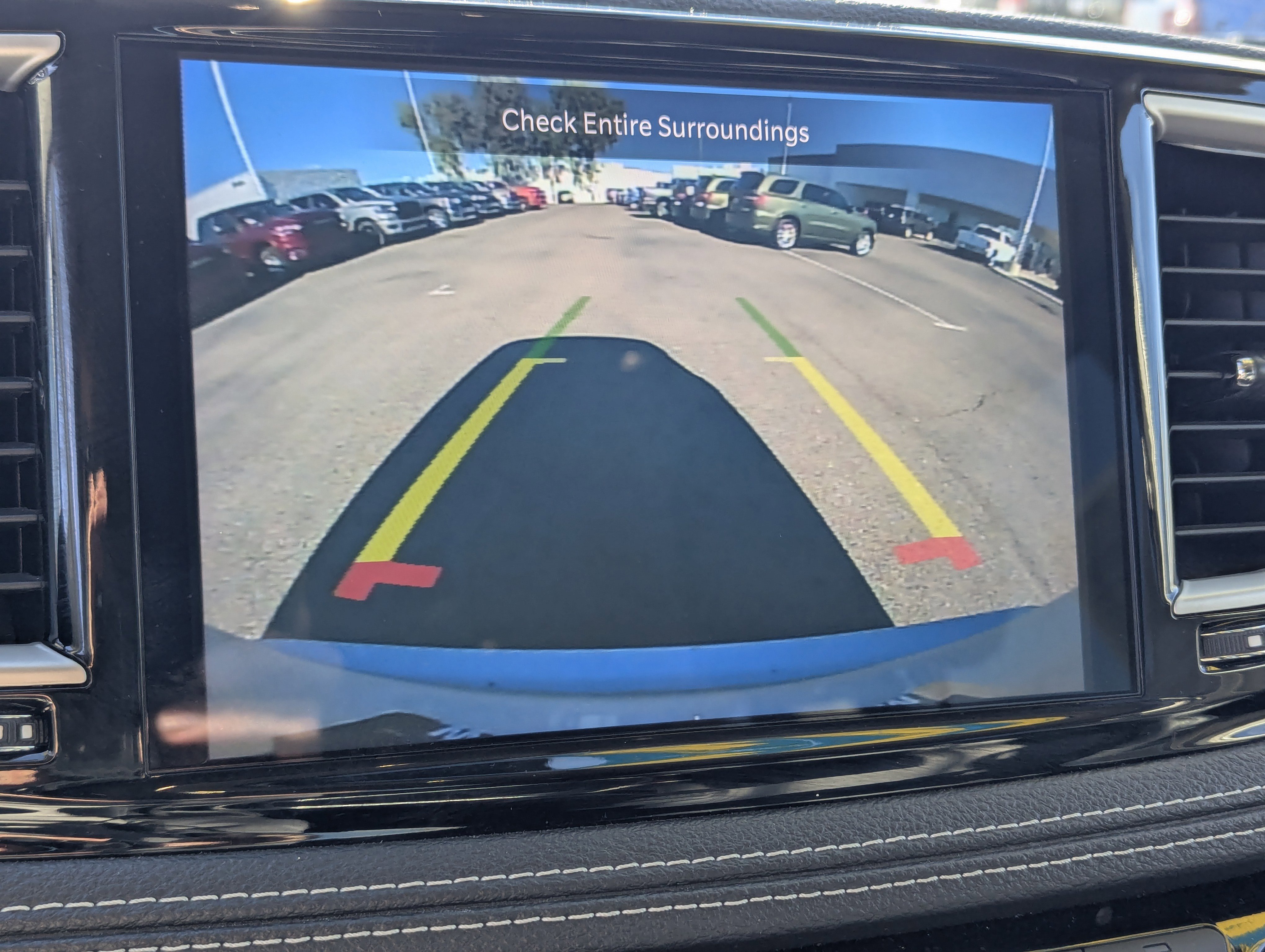 Used 2024 Chrysler Pacifica Select image 11