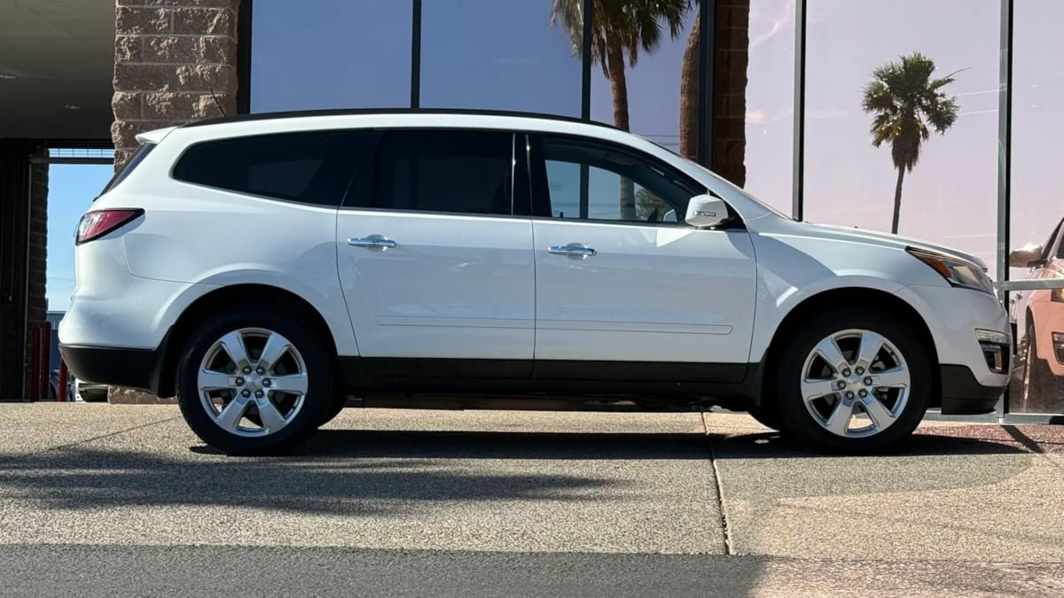 Used 2017 Chevrolet Traverse LT w/ Style and Technology Package AWD/4WD image 15