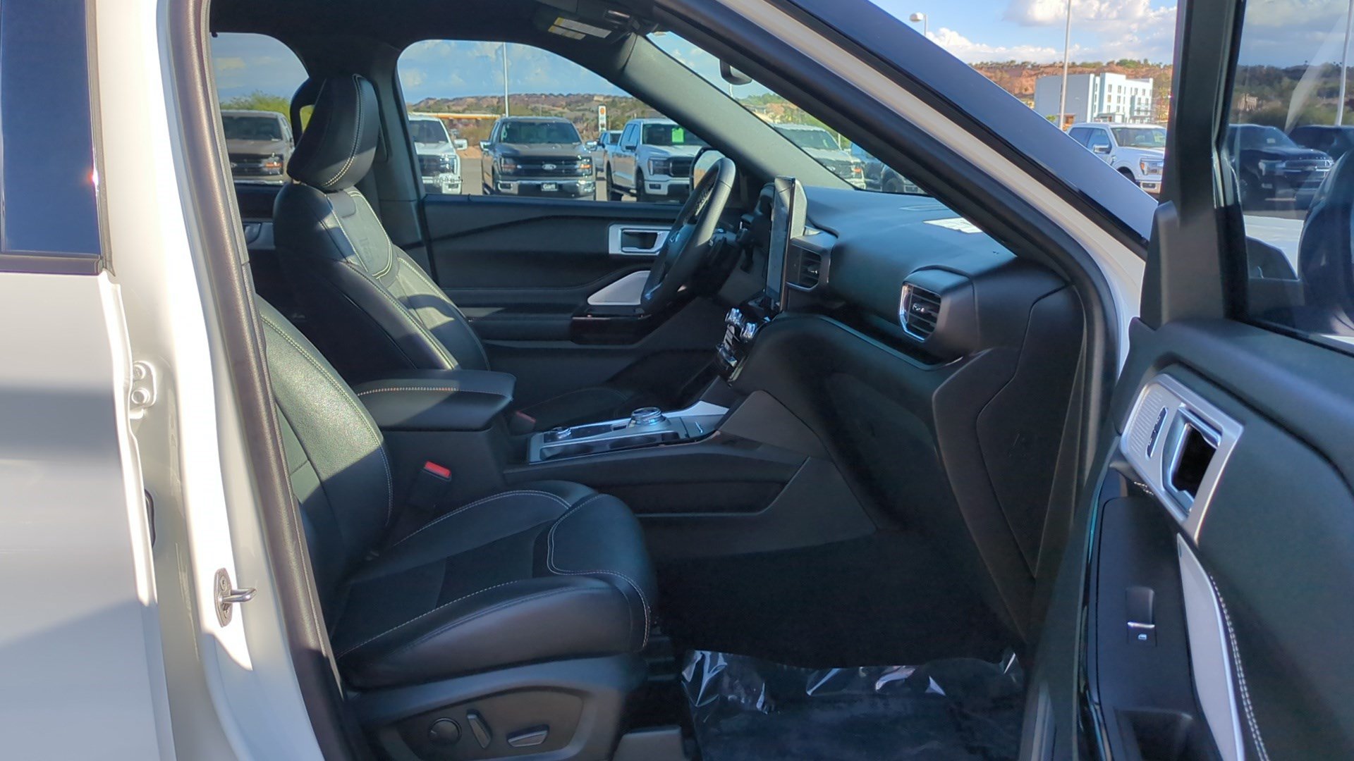 Used 2023 Ford Explorer ST w/ Equipment Group 401A AWD/4WD image 34