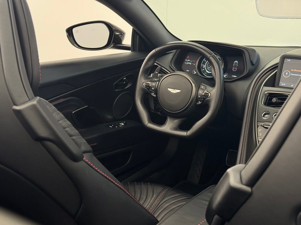 Used 2023 Aston Martin DB11 Volante image 28