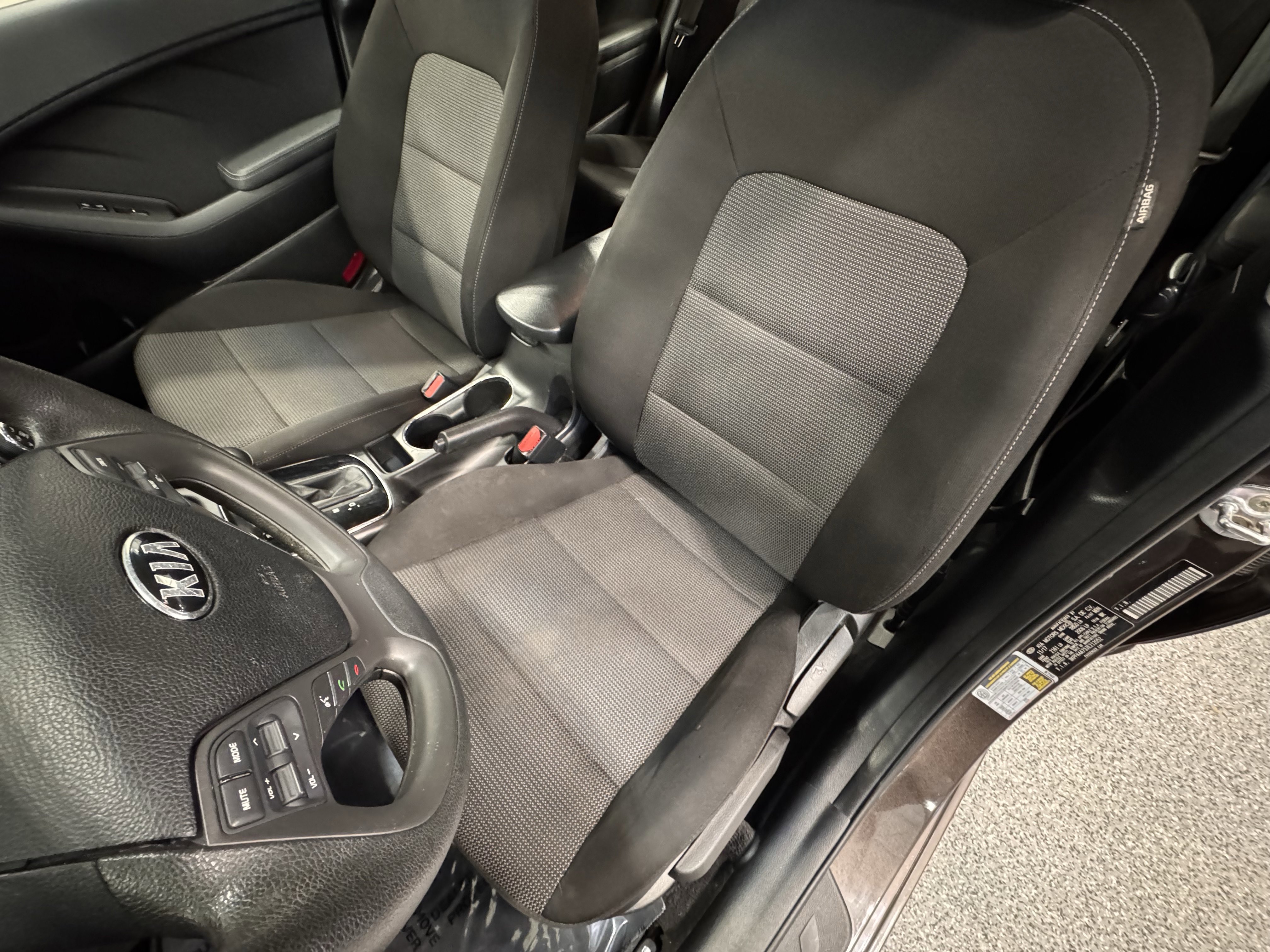 Used 2018 Kia Forte LX image 17