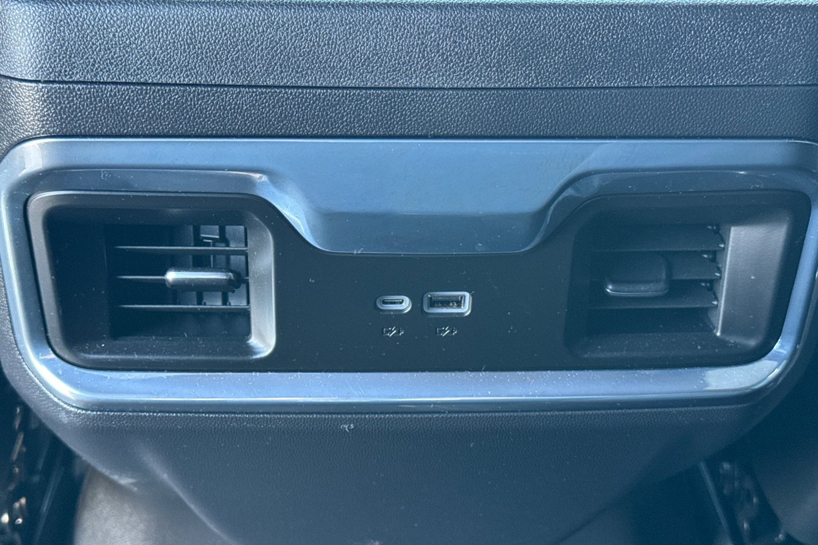 Used 2025 GMC Sierra 1500 Elevation image 40