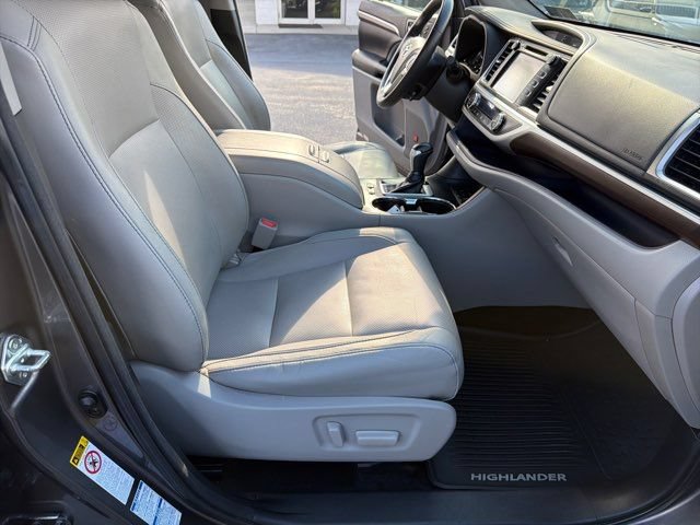 Used 2015 Toyota Highlander Limited Platinum AWD/4WD image 21