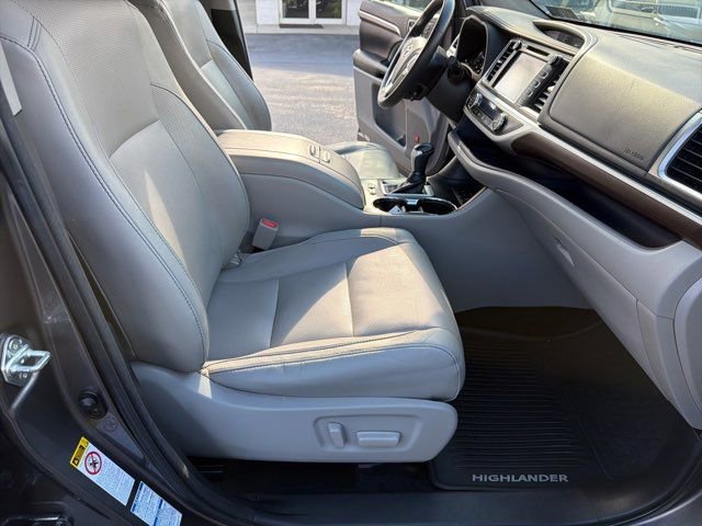 Used 2015 Toyota Highlander Limited Platinum image 21