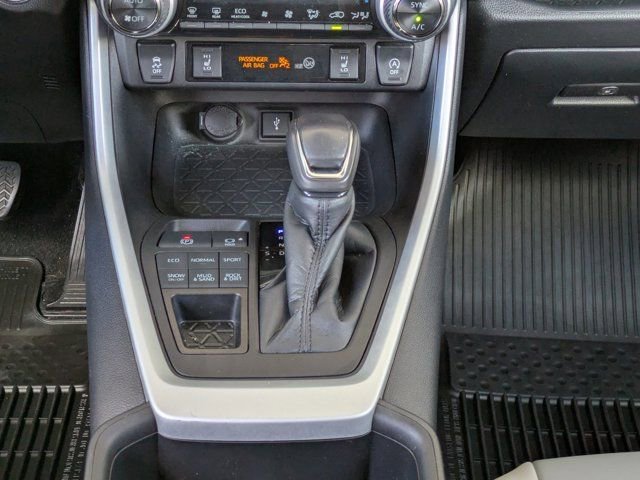 Used 2022 Toyota RAV4 XLE Premium image 17