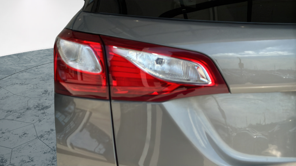 Used 2018 Chevrolet Equinox LT w/ Sun & Infotainment Package FWD image 38