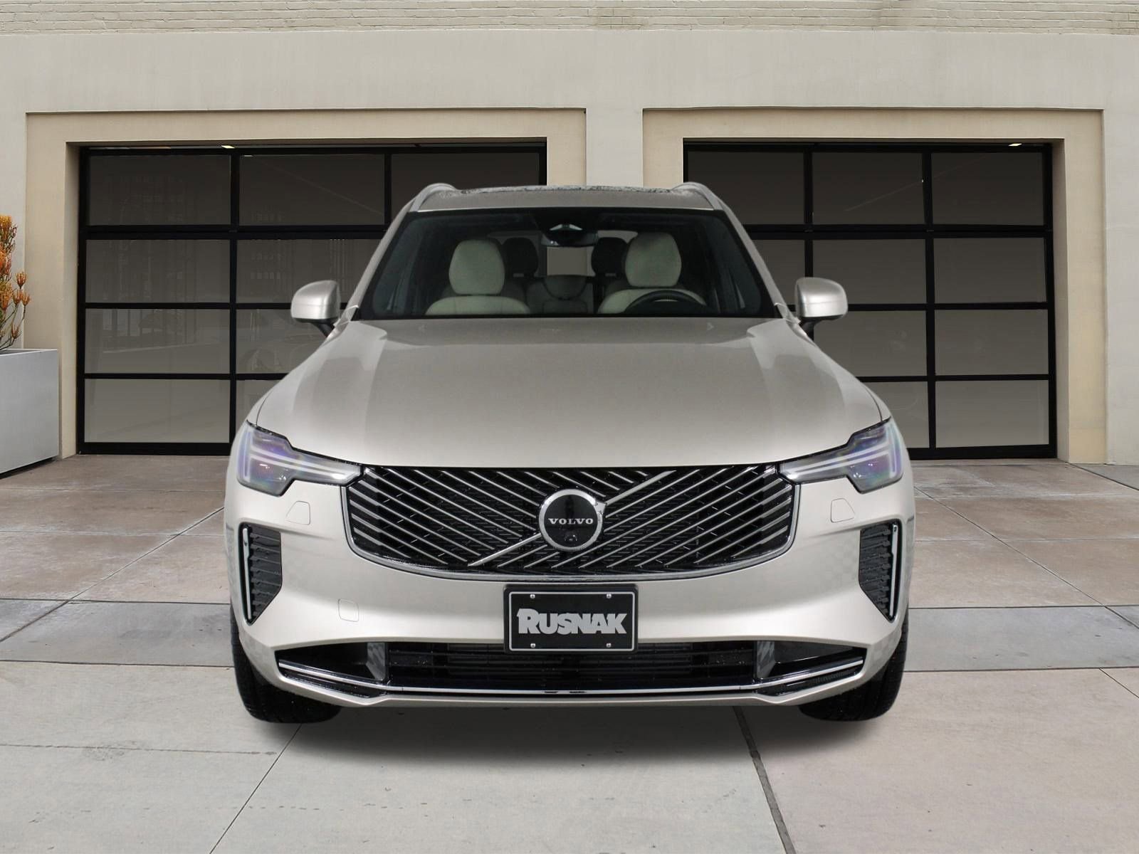 New 2026 Volvo XC90 T8 Plus w/ Protection Package Premier image 2