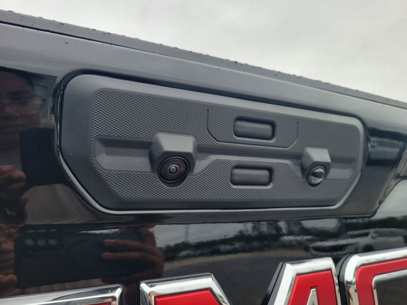 New 2026 GMC Sierra 2500 AT4 w/ AT4 Premium Plus Package AWD/4WD image 8