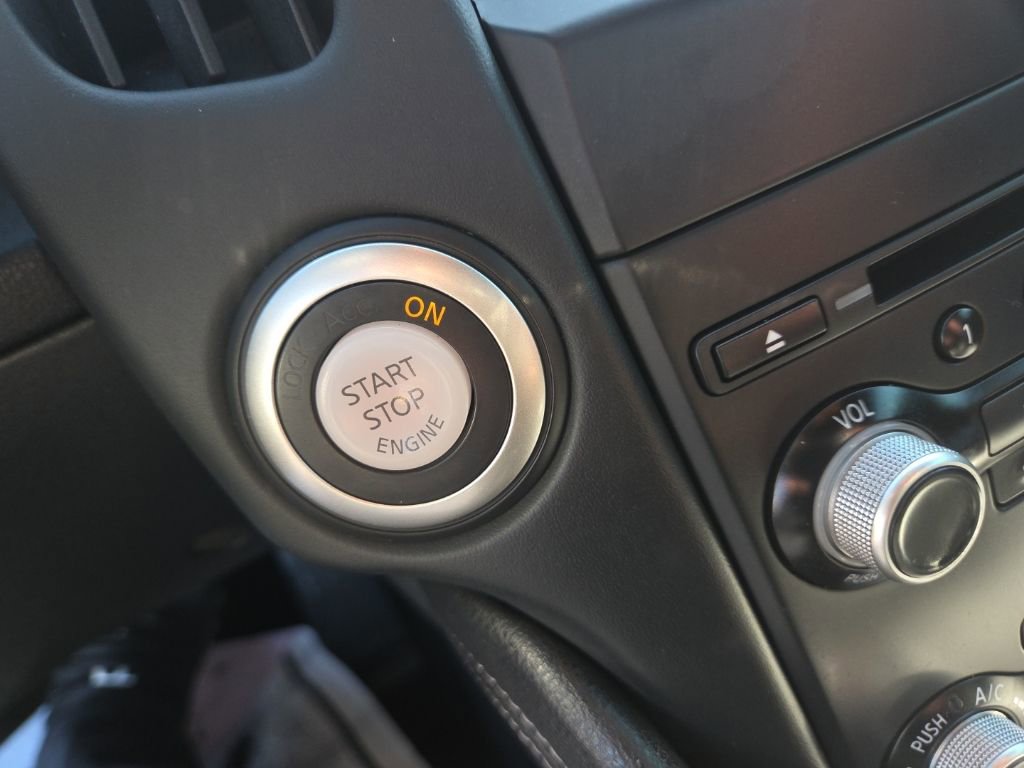 Used 2016 Nissan 370Z w/ Sport Package image 31