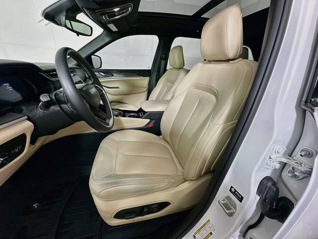 Used 2023 Jeep Grand Cherokee Limited w/ Black Appearance Package AWD/4WD image 26