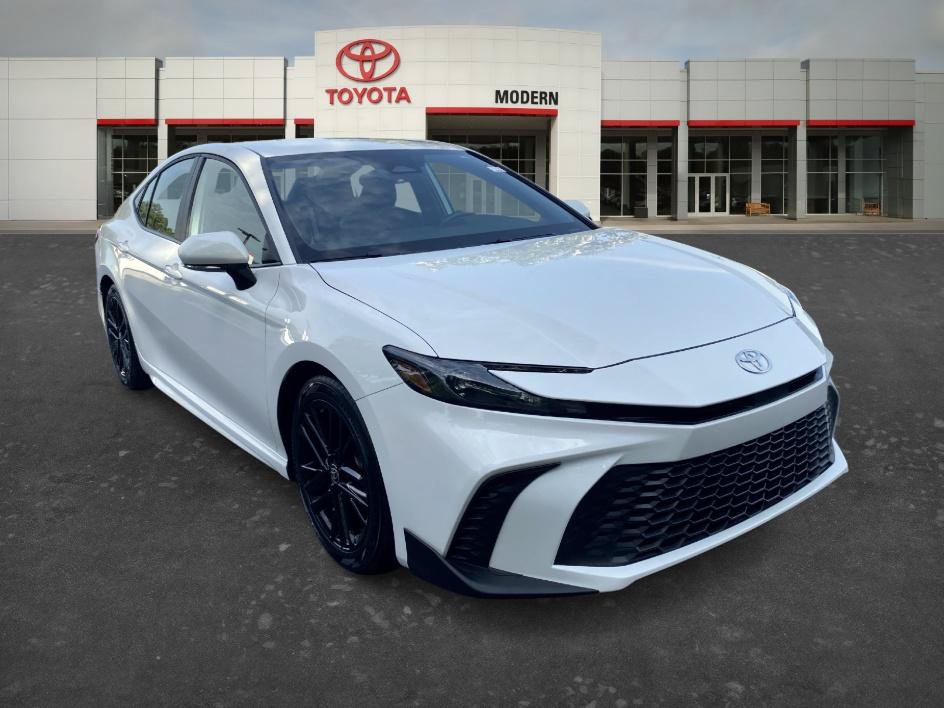 Used 2025 Toyota Camry SE FWD image 3