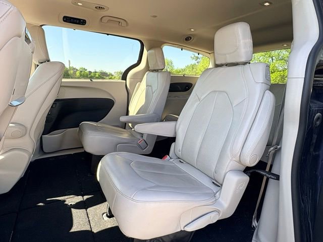 Used 2017 Chrysler Pacifica Touring-L Plus FWD image 10