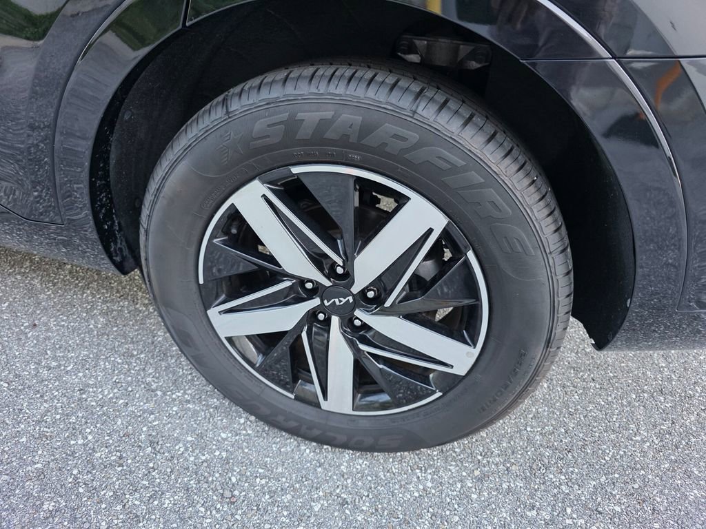 Used 2022 Kia Sorento S image 18