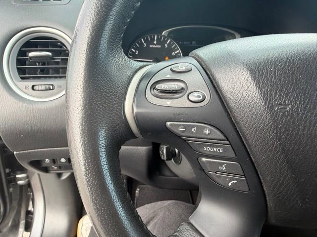 Used 2017 Nissan Pathfinder Platinum image 14