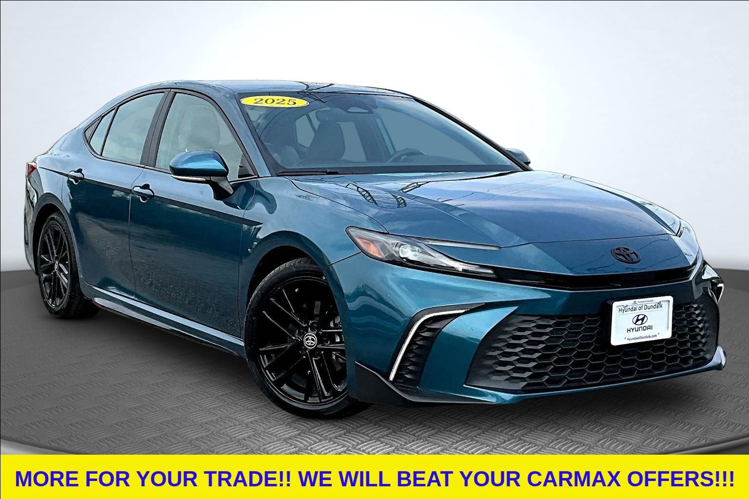 Used 2025 Toyota Camry SE FWD image 2