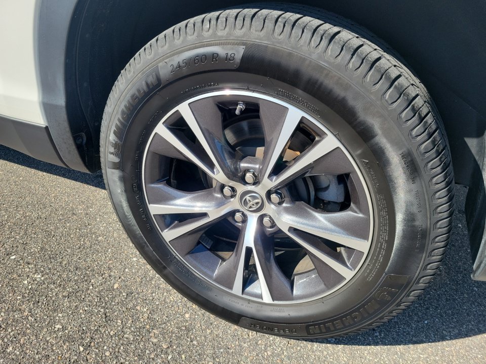 Used 2019 Toyota Highlander Plus FWD image 23