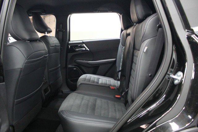 New 2026 Mitsubishi Outlander LE FWD image 24