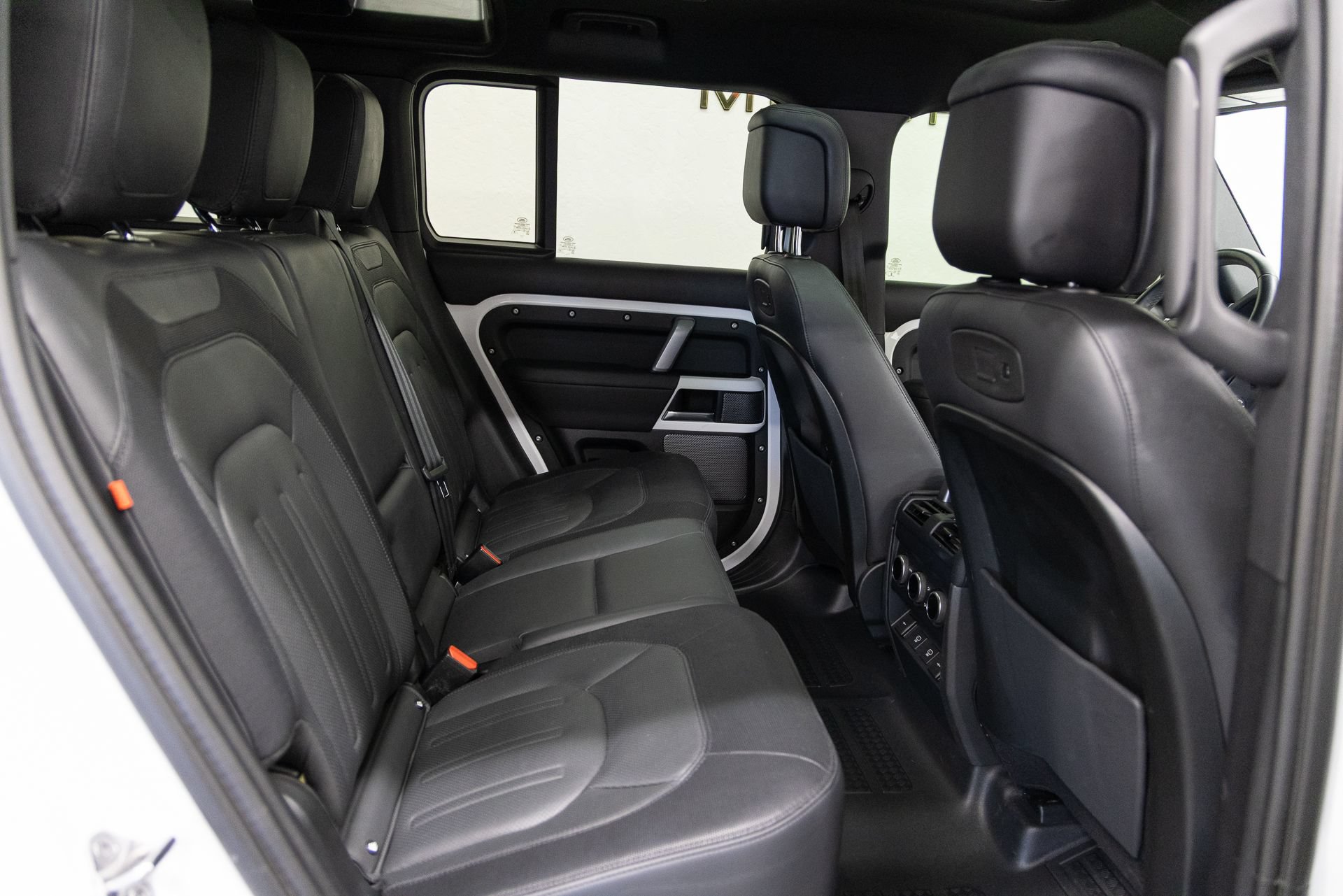 Used 2022 Land Rover Defender 110 X-Dynamic HSE AWD/4WD image 15