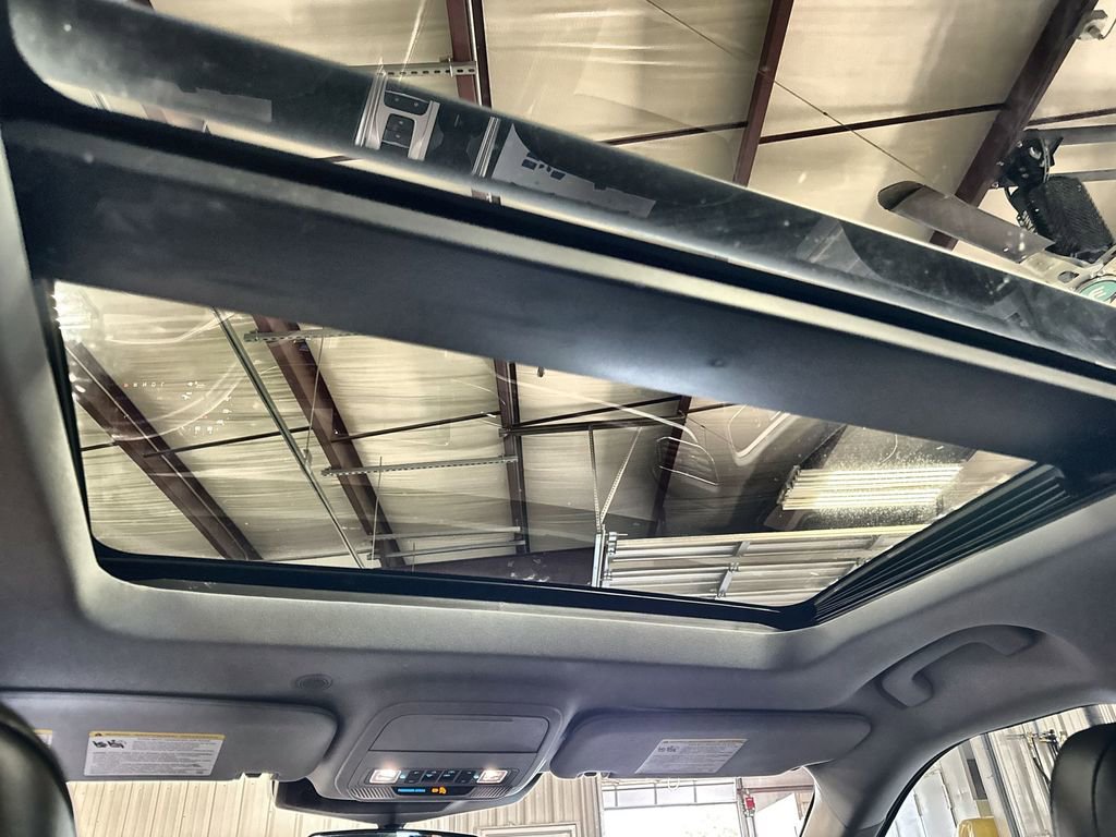 Used 2023 Ford Explorer XLT w/ Equipment Group 202A RWD image 25